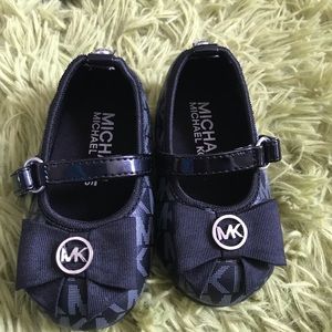Michael Kors infant/Toddler Shoes Size 4